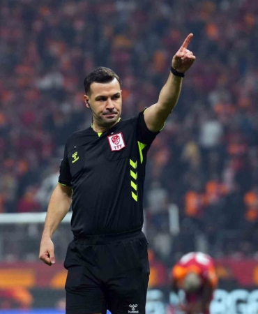 Trabzonspor’da Benjamin Bouchouari kırmızı kart gördü