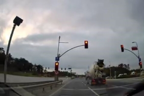 Arnavutköy’de kırmızı ışık ihlali faciaya davetiye çıkardı