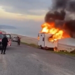 Çatalca’da alevler arasında kalan karavan küle döndü