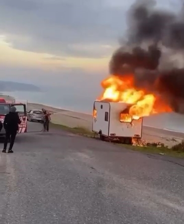 Çatalca’da alevler arasında kalan karavan küle döndü