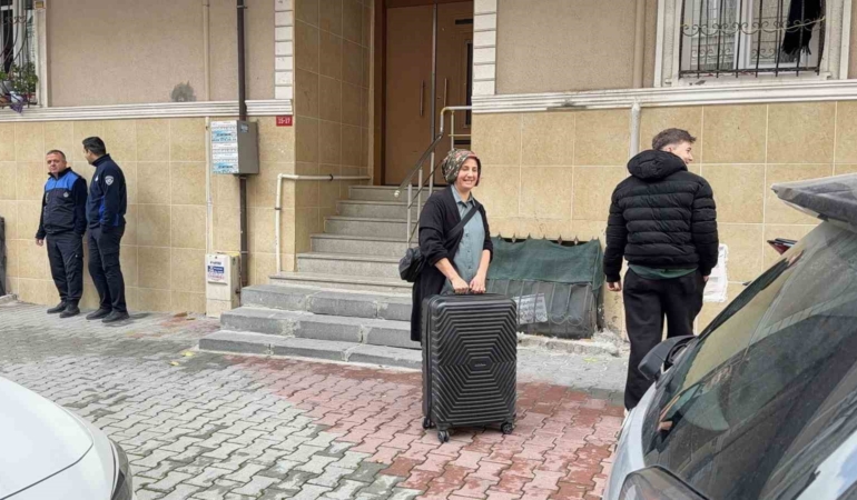 Arnavutköy’de istinat duvarı çöken binalarda tahliye işlemi başladı