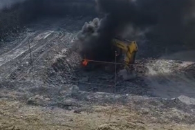 Arnavutköy’de iş makinesi alev alev yandı