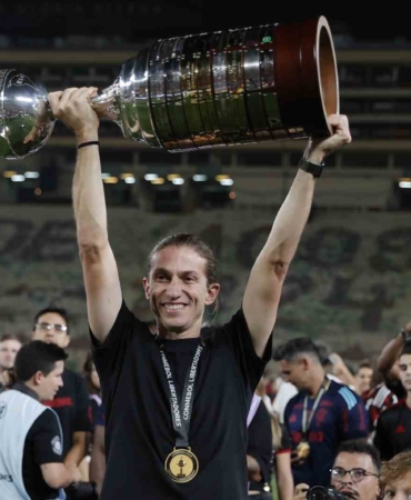 Filipe Luis, teknik direktörlük kariyerinde 5. kupasını kazandı