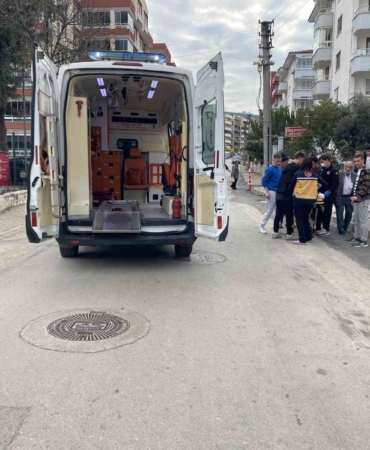 Dengesini kaybedip yola düşen adama kamyon çarptı