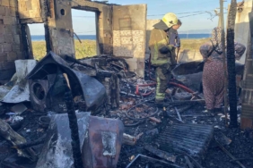 Bursa’da bir ev küle döndü, yanındaki bina hasar gördü