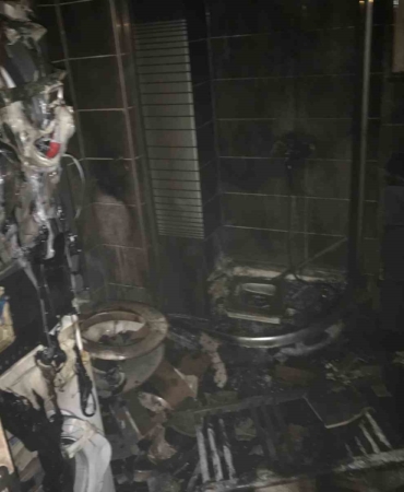 Bandırma’da, yangında evde uyuyan kadın ve 3 kedi kurtarıldı