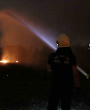 Yasak ve cezaya rağmen anız yakıyorlar