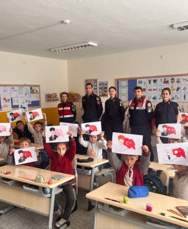 Jandarmadan öğrencilere ‘Güvenli gelecek’ eğitimi