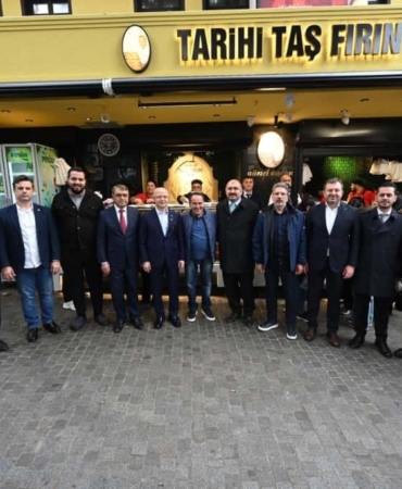 AK Parti Bursa İl Başkanı Davut Gürkan çarşı esnafıyla bir araya geldi