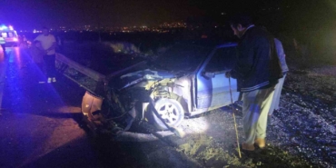 Freni boşalan otomobil yolcu otobüsüyle çarpıştı