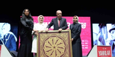 Cumhurbaşkanı Erdoğan, "Türkiye’de uyuyanları uyandırmaya bir şule yetmiştir"
