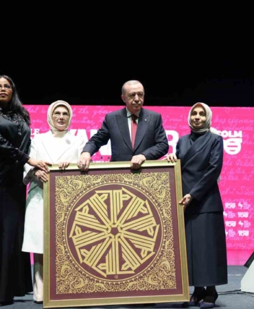 Cumhurbaşkanı Erdoğan, "Türkiye’de uyuyanları uyandırmaya bir şule yetmiştir"