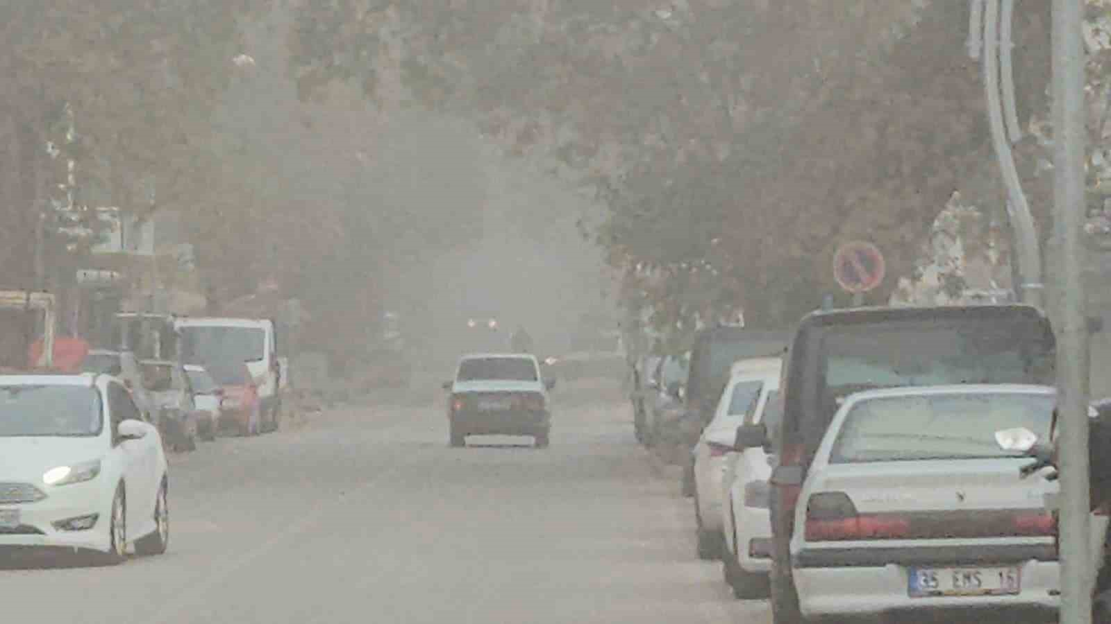 Sındırgı’da sis etkili oldu