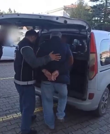 Taksiden yolcu yerine 3 kaçak göçmen çıktı