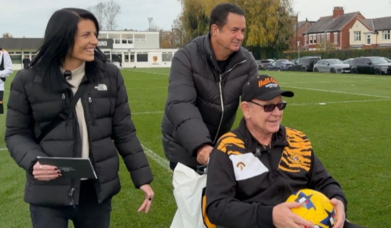 Acun Ilıcalı’dan, Hull City taraftarı Owen Griffiths’e jest