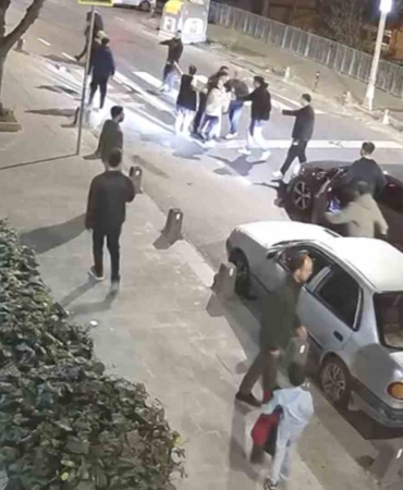 Arnavutköy’de işten çıkarılan genç kız sinir krizi geçirdi, ortalık karıştı