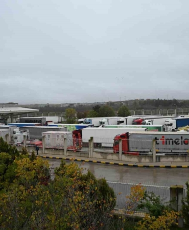 Kapıkule’de rekor geçiş: 1 saatte 96 tır işlem gördü