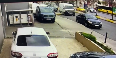 Ataşehir’de kontrolden çıkan otomobil 3 araca çarparak takla attı