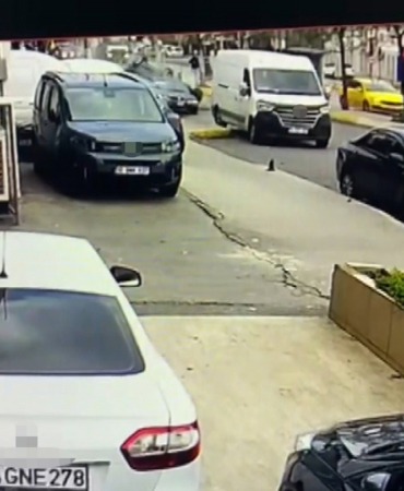 Ataşehir’de kontrolden çıkan otomobil 3 araca çarparak takla attı