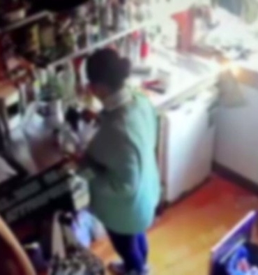 Beyoğlu’nda kafede kahve yerine bulaşık deterjanı içirilen kadın zehirlendi