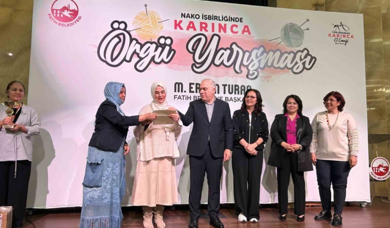Fatih’te Örgü Festivali’nde dereceye giren yarışmacılar ödüllerini aldı