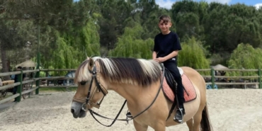 Evinde ölü bulunan 13 yaşındaki çocuğun cenazesi Adli Tıp Kurumu’ndan alındı