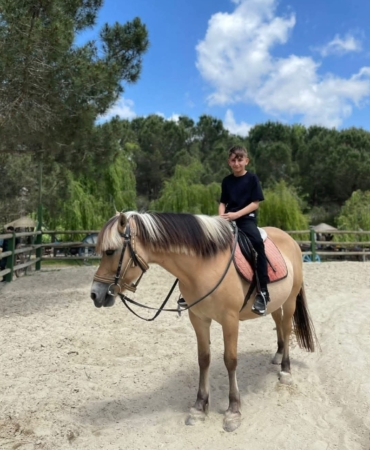 Evinde ölü bulunan 13 yaşındaki çocuğun cenazesi Adli Tıp Kurumu’ndan alındı