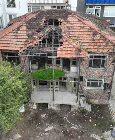 Gölcük’te atıl durumdaki tarihi yapı kütüphane oluyor