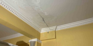 Kocaeli’de bir binanın kolonları çatladı: Aileler korkuyla evi tahliye etti