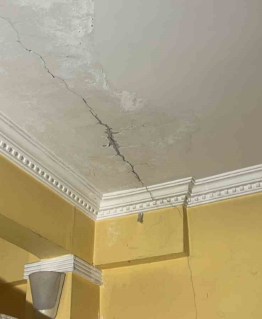 Kocaeli’de bir binanın kolonları çatladı: Aileler korkuyla evi tahliye etti