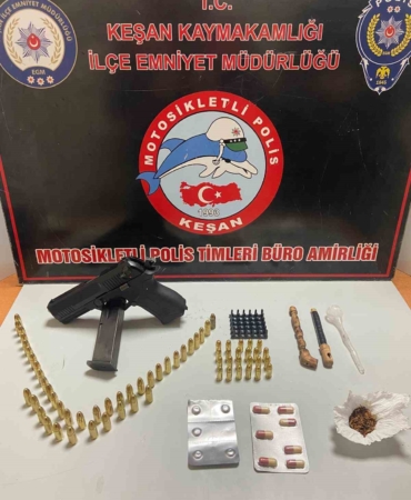 Polisin durdurduğu araçta uyuşturucu, tabanca ve mermi ele geçirildi