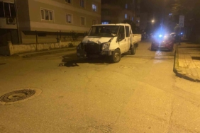 Otobüs ile kamyonet çarpıştı: Şans eseri yaralanan olmadı