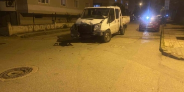 Otobüs ile kamyonet çarpıştı: Şans eseri yaralanan olmadı