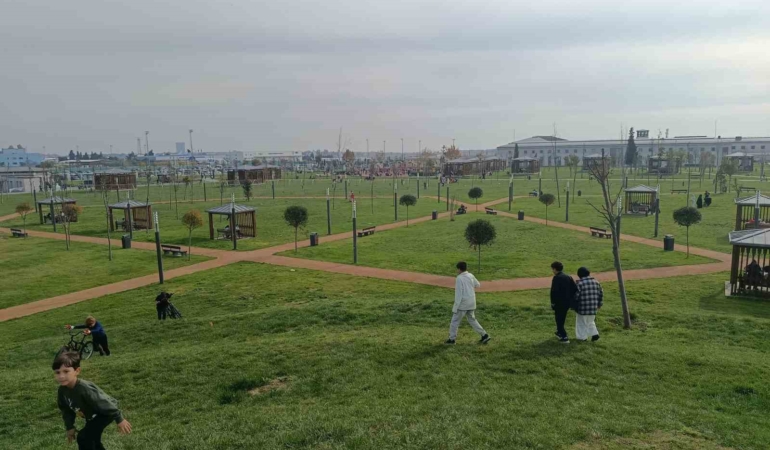 Atatürk Havalimanı Millet Bahçesi’ne ilk gününde yüzlerce vatandaş akın etti