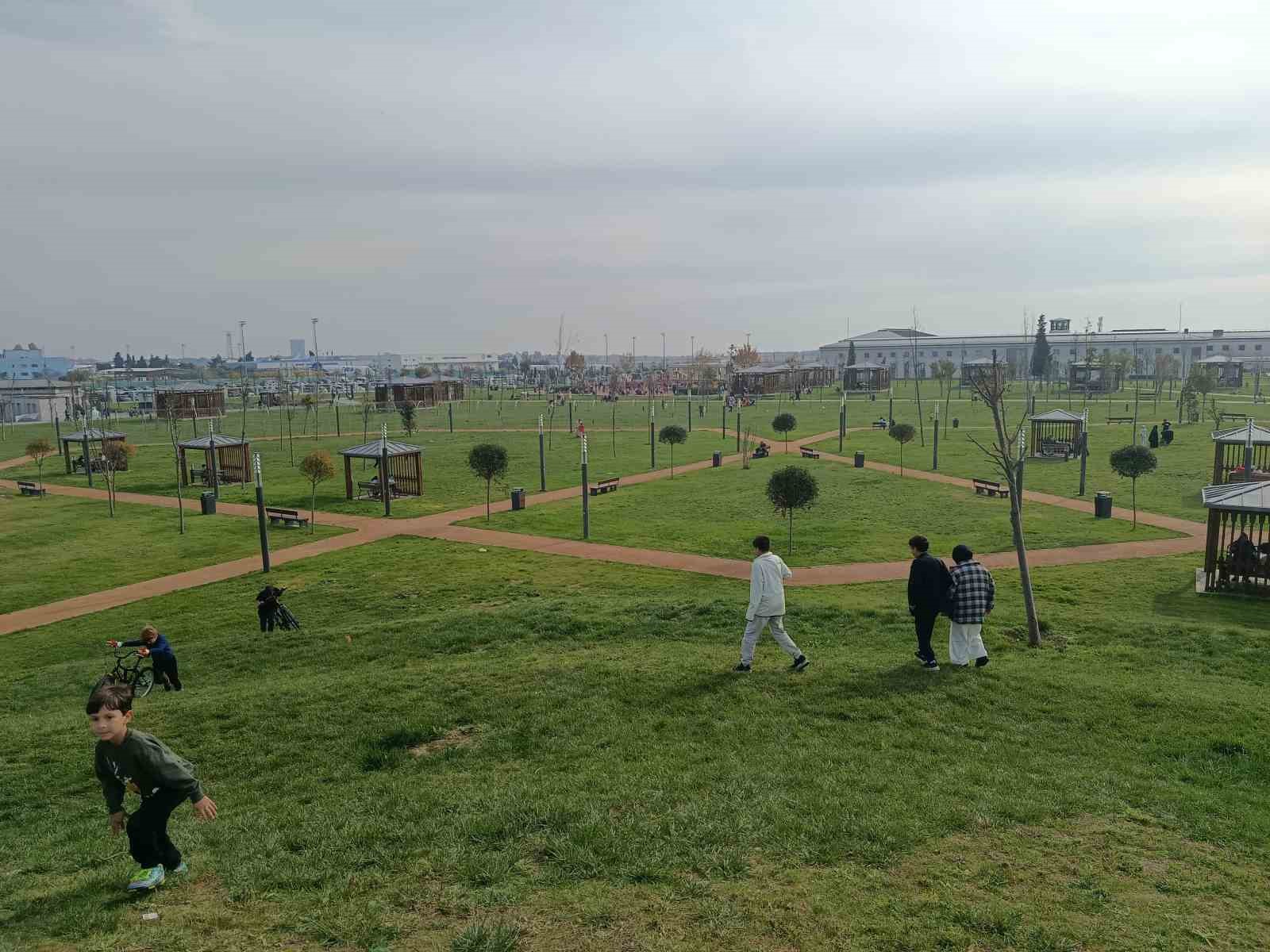 Atatürk Havalimanı Millet Bahçesi’ne ilk gününde yüzlerce vatandaş akın etti