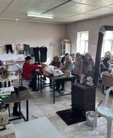 Kırkkepenekli’de kadınlar dikişle üretime katılıyor