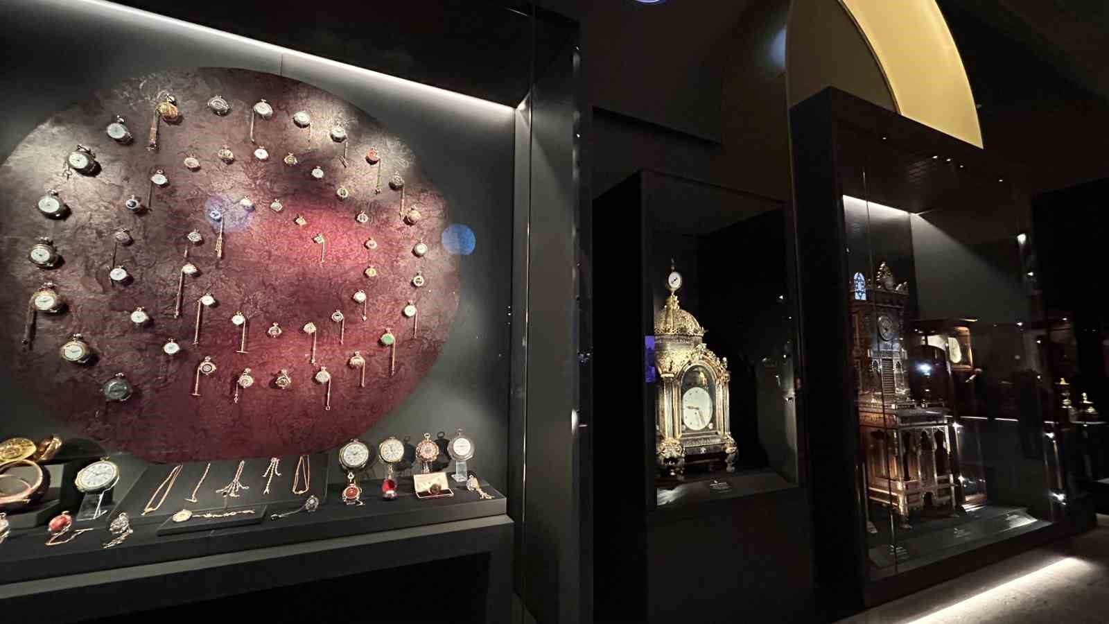 Topkapı Sarayı’nın dünyaca ünlü saat koleksiyonunun kapıları vatandaşların ziyaretine açıldı