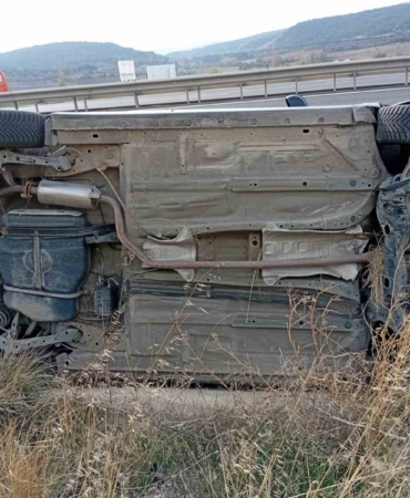 Otomobil yoldan çıktı, 1 yaralı