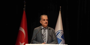 SAÜ, bilimsel başarının rotasını çizen isimleri ödüllendirdi