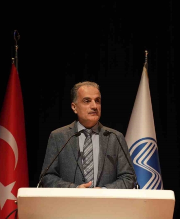 SAÜ, bilimsel başarının rotasını çizen isimleri ödüllendirdi