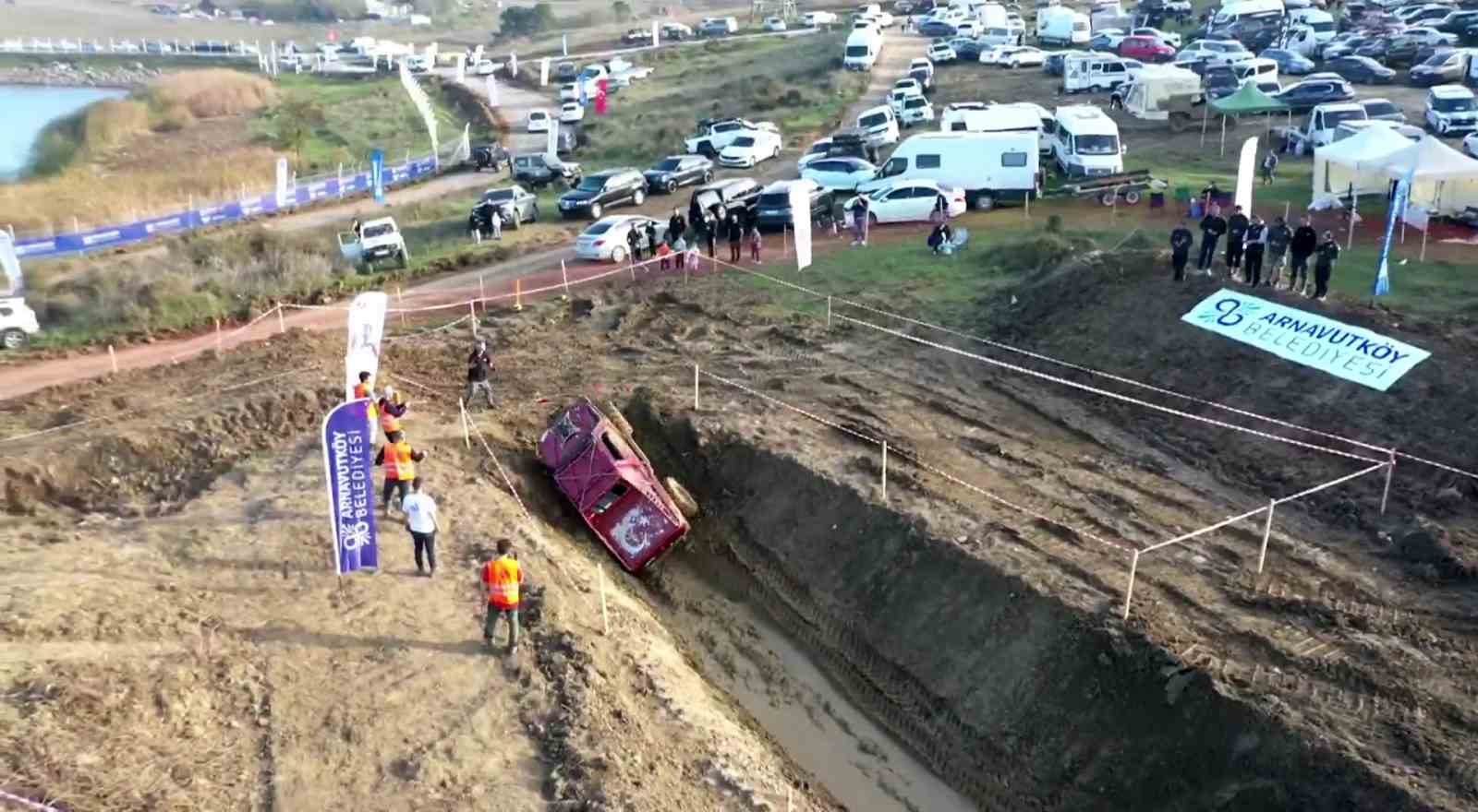 Arnavutköy’de Off-Road şenliğinde yürekleri ağza getiren anlar
