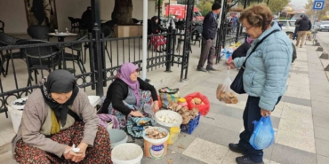 Deprem bölgesi Sındırgı’da hayat devam ediyor