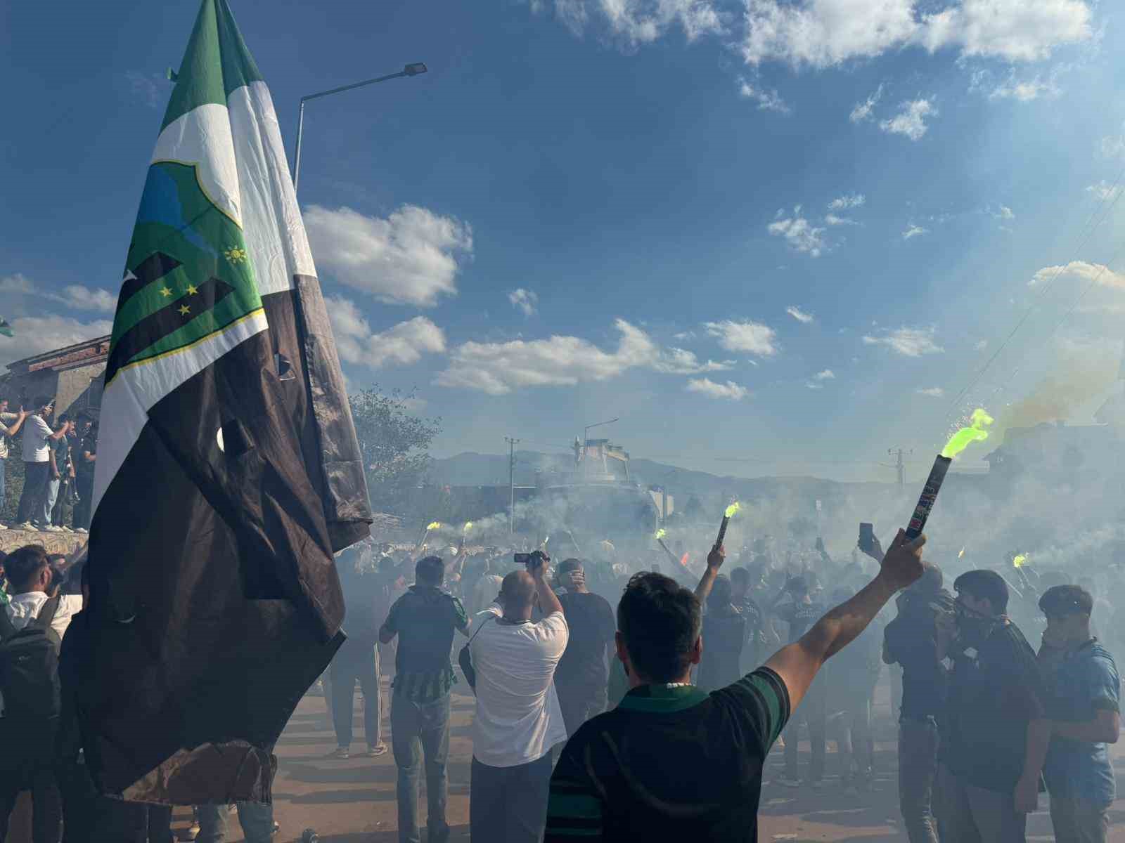 Kocaelispor’dan kombinelilere kazan-kazan çağrısı: "Gelmeyecekseniz bu maç biletinizi kulübe devredin"