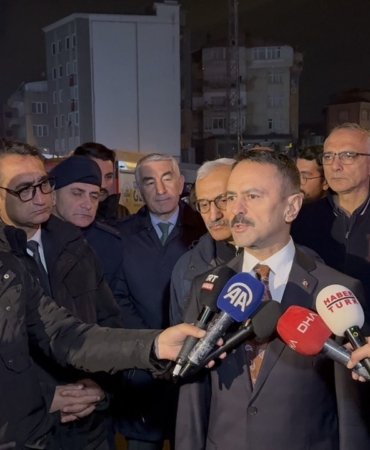 Aynı bölgede kolonu çatlayan bina tahliye edildi