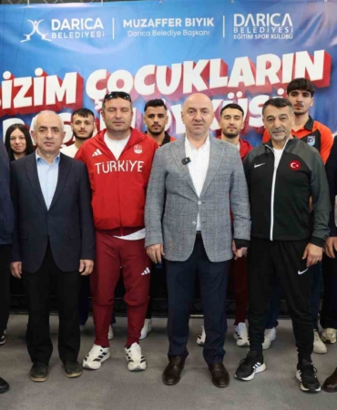 Başkan Bıyık milli sporcularla bir araya geldi