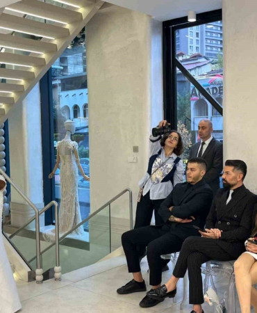 Bursa’da muhteşem gelinlik defilesi: 26 koleksiyon 15 mankenle podyuma taştı