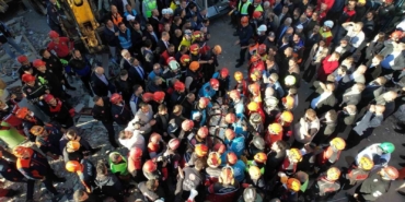 Gebze’de enkazdan sağ kurtulan Dilara, hastaneden taburcu oldu