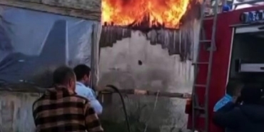 Ev ve samanlık alev topuna döndü