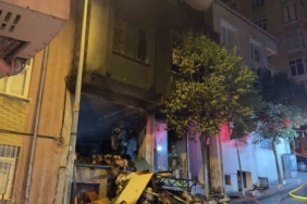 Bağcılar’da iş yerinde çıkan yangın binayı sardı. 1 yaralı