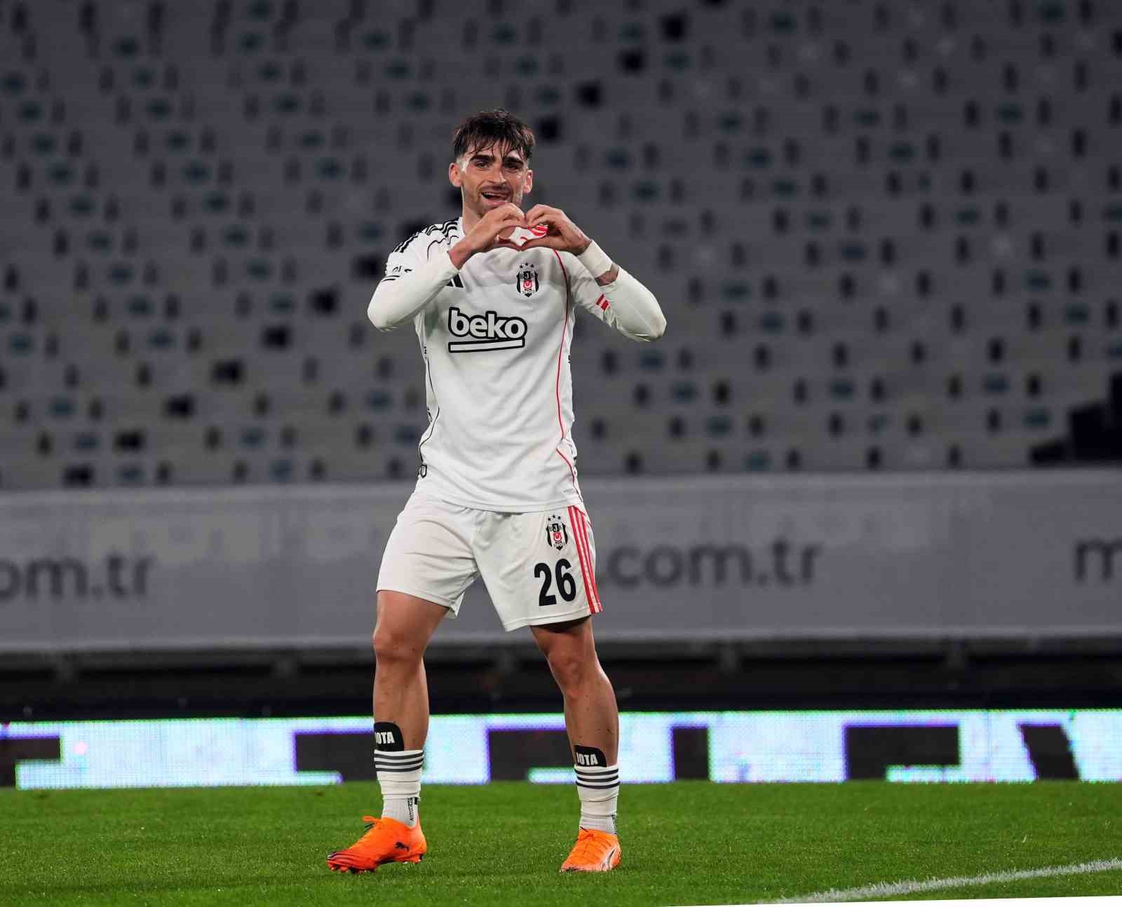 Jota Silva ilk kez 11’de başladığı maçta golünü attı